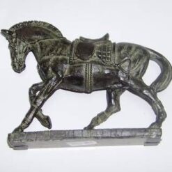 Calul succesului profesional din rasina, aspect vintage