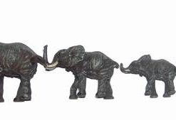 Familie de patru elefanti din rasina