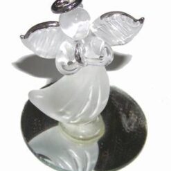 Ingerul persoanelor care danseaza pe disc din oglinda