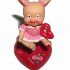 Purcelus cu arc pe inimioara pentru dragoste roz