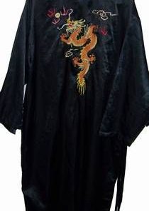 Vestuta Feng Shui din satin negru