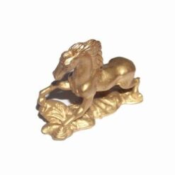 Calul de parada auriu din metal