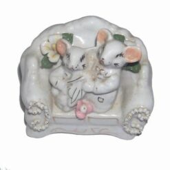 Cuplu de sobolani fericiti din portelan