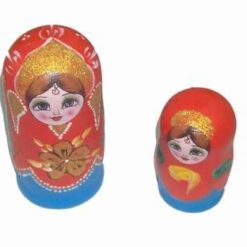 Doua papusi Matrioska din lemn simbol de noroc in Rusia