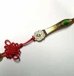 Ru Yi din metal auriu cu nod mistic rosi si moneda din jad