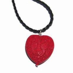 Pandantiv din cinabru cu elemente marine, pe siret negru