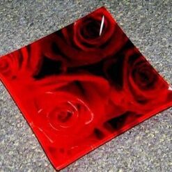 Platou decorativ cu trandafiri rosii - remediu de dragoste