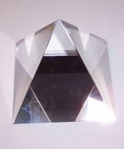 Piramida Feng-Shui din cristal optic -