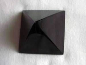 Obsidian - piramida