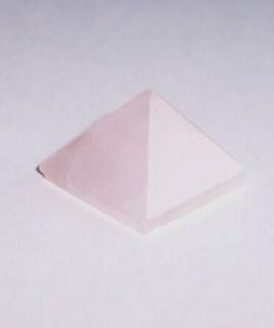 Piramida Feng Shui din cuart roz