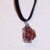 Lingam-ul lui Shiva din cristal pe siret negru din piele