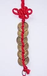 Sase monede I-Ching mici, cu nodul mistic