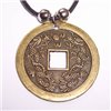 Amuleta cu moneda protectoare