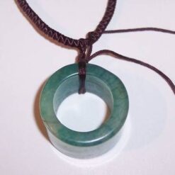 Talisman de protectie din jad, cilindric, pe siret reglabil