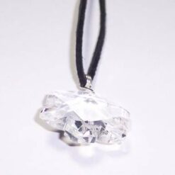 Talisman Feng Shui din cristal pe siret negru