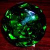 Piatra dorintei de culoare verde, pe suport