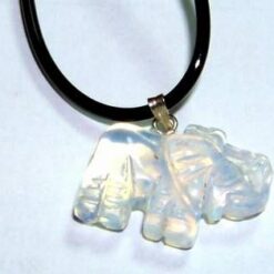 Talisman cu elefantul din opal, pe siret