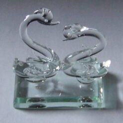 Lebedele succesului si dragostei din cristal