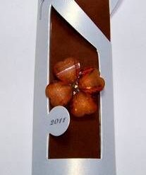 Brosa Feng Shui cu trifoi cu patru foi in forma de inimioara