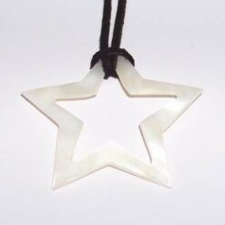 Pentagrama de protectie din sidef pe siret negru din piele