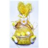 Iepuras decorativ cu cosulet si oua de Pasti - galben