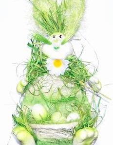 Iepuras decorativ cu cosulet si oua de Pasti - verde