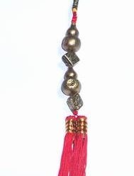 Canaf Feng Shui cu Wu Lou-uri pe snur rosu