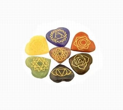Set de 7 cristale - inima, cu simbolulurile celor 7 chakre
