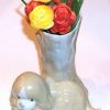 Vaza din portelan cu caine de protectie si florile pasiunii