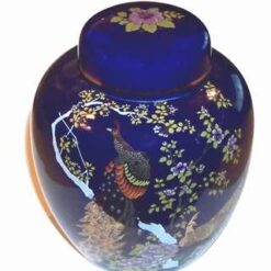 Vasul Abundentei, de culoare albastra, cu capac