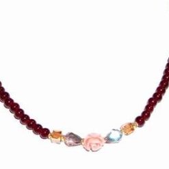 Colier pe elastic cu cristale de granat si florea norocului