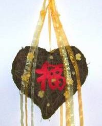 Decor Feng Shui - inima din lemn cu ideograma norocului - Fu