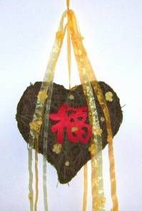 Decor Feng Shui - inima din lemn cu ideograma norocului - Fu