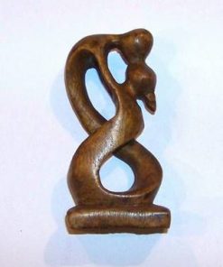 Statuie din lemn de teak cu doi indragostiti si cifra 8