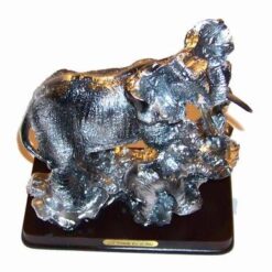 Familie de elefanti argintii