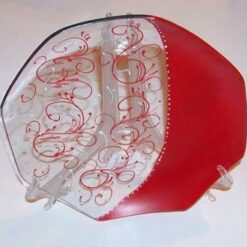 Platou rosu, pe suport