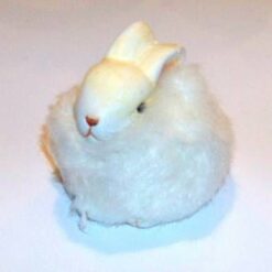 Iepuras din ceramica si material textil pufos