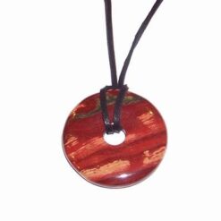 Pandantiv din jasp roscat pe siret negru din piele