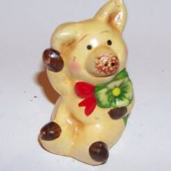 Purcelusul norocos cu trifoi, din ceramica