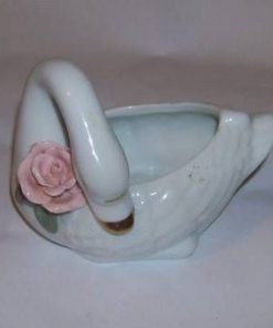 Lebada din ceramica cu trandafir roz