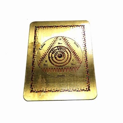 Card metalic auriu cu simboluri Kabballa de protectie