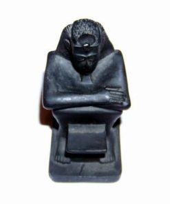 Reprezentarea faraonului Tutankamon din rasina neagra