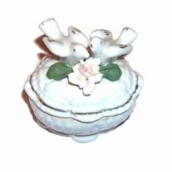 Casetuta din portal cu pasarile fericirii